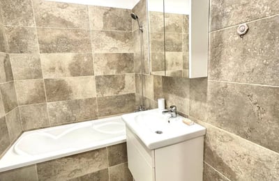 Miete eines gemütlichen 1-Zimmer-Apartments mit Balkon und Klimaanlage in Bukarest, Rumänien